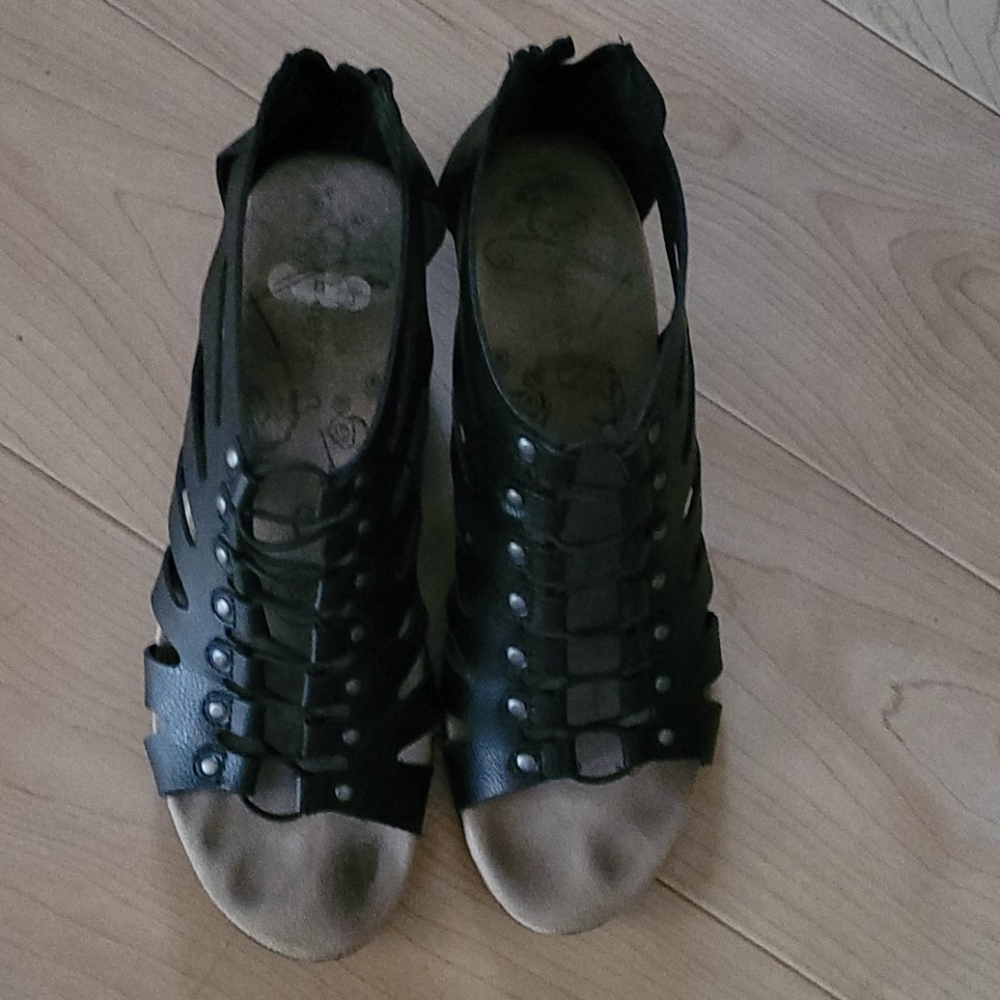 Sandals - Picture 2 of 5